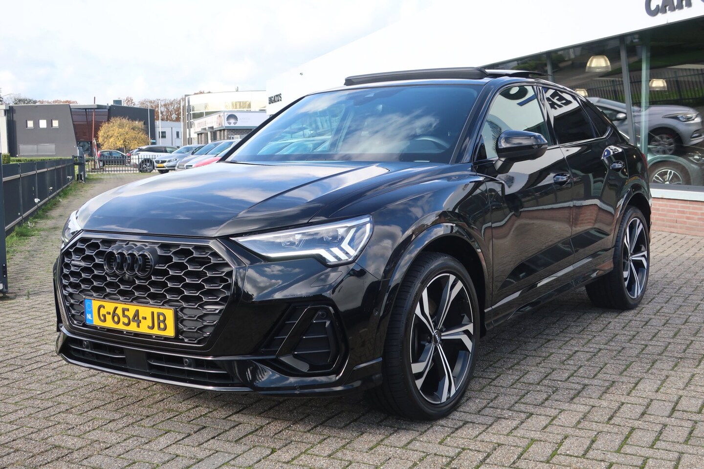 Audi Q3 Sportback - 45 TFSI quattro ed. one S-Line 1e EIG_LED_ADAP-CRUIS_PANO_B&O_20-INCH. - AutoWereld.nl