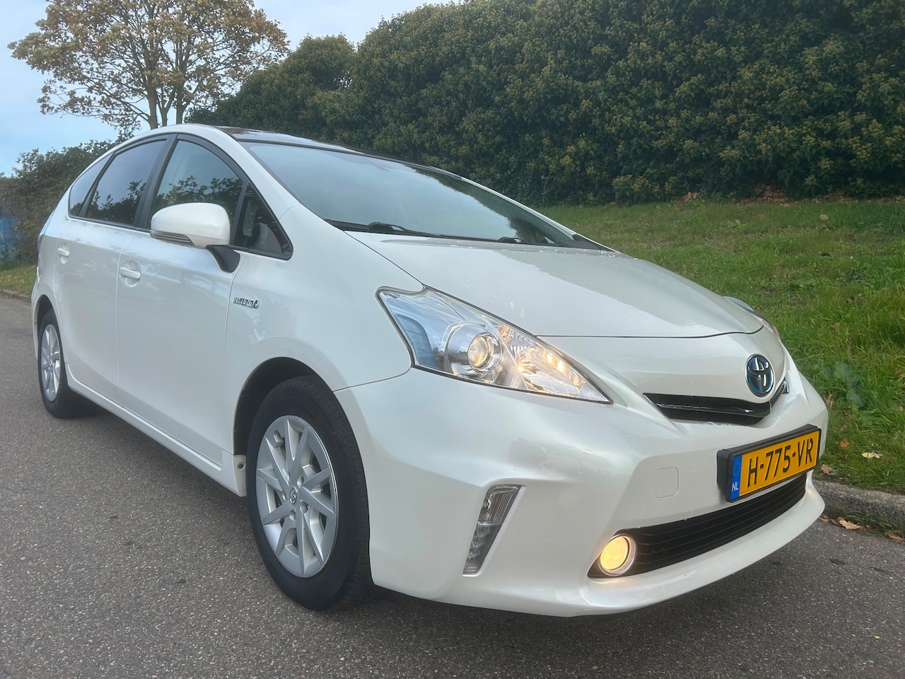 Toyota Prius Wagon - 1.8 Aspiration - Pano - Navi - Camera - Cruise - AutoWereld.nl