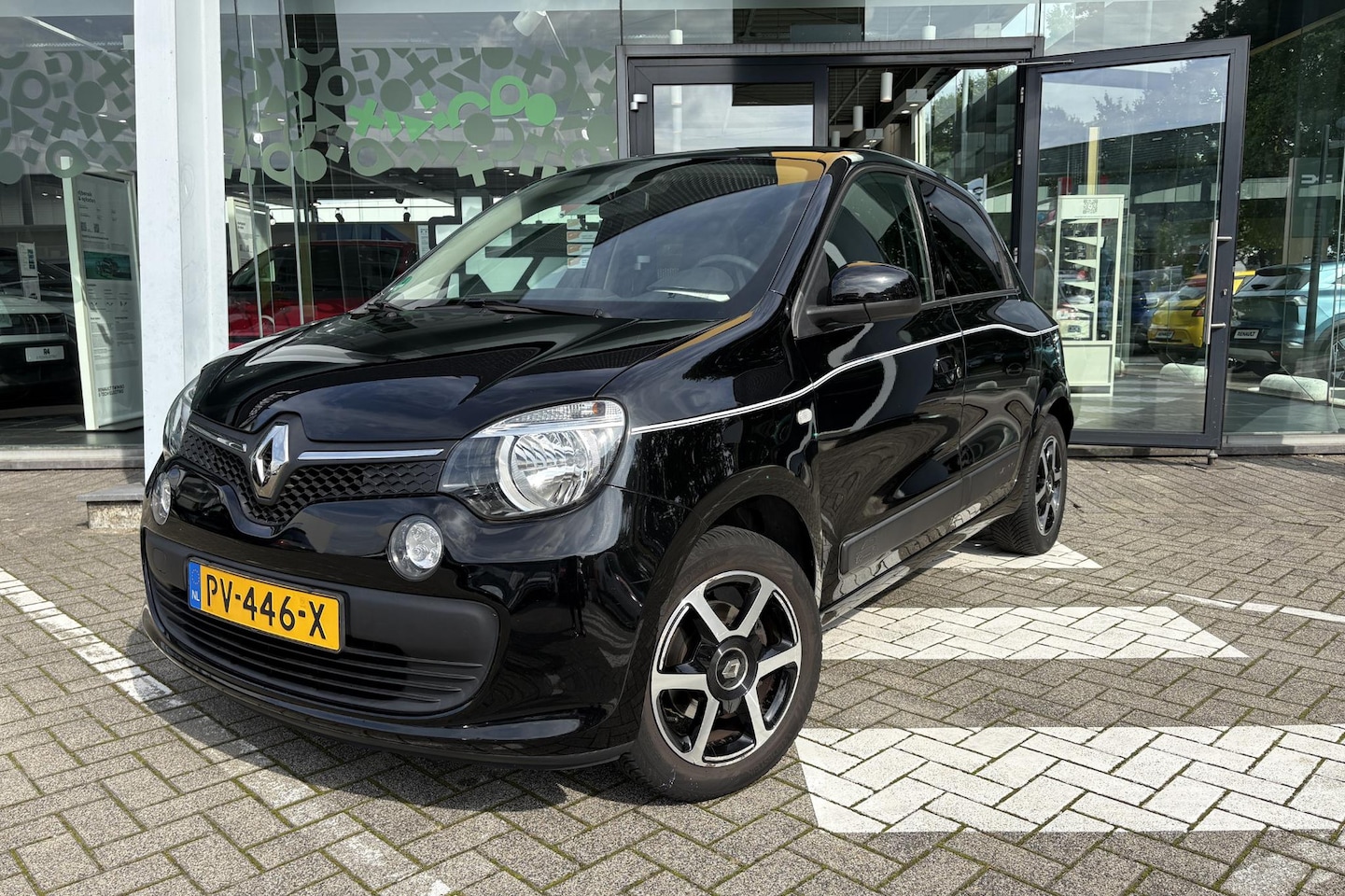 Renault Twingo - 1.0 SCe Limited | 1ste eigenaar / NL auto | Airco | Sensoren | 4s banden | lichtmetaal vel - AutoWereld.nl