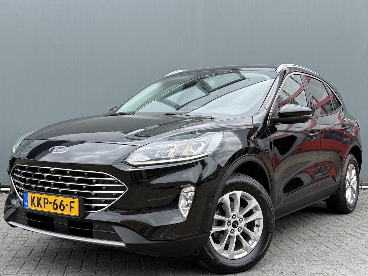 Ford Kuga - BWJ 2022 2.5 PHEV 225 PK Titanium TREKHAAK | FULL LED | ADAPTIVE CRUISE | STOEL + STUURVER - AutoWereld.nl