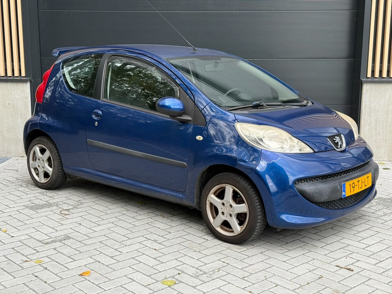 Peugeot 107 - 1.0-12V XS 1.0-12V XS, CarPlay, Elektr. ramen, zeer sportief! - AutoWereld.nl