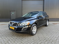 Volvo XC60 - 2.4 D5 Momentum AUT NW APK GRIJS KENTEKEN