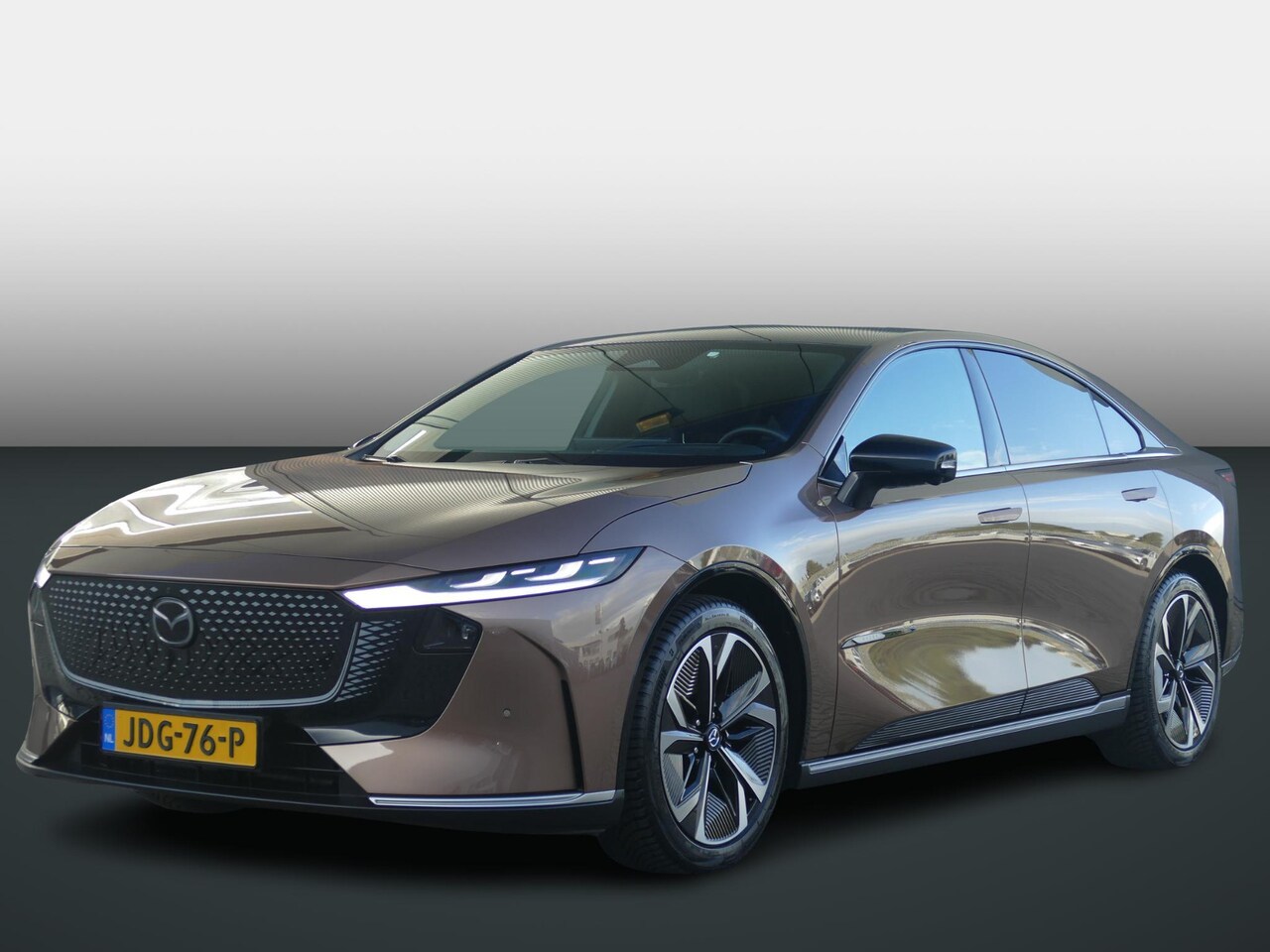 Mazda 6e - Takumi 68.8 kWh | TREKHAAK | ALL SEASON | 360* CAMERA | APPLE CARPLAY/ANDRIOD AUTO | RIJKL - AutoWereld.nl