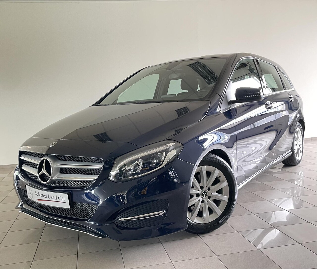Mercedes-Benz B-klasse - 180 Ambition | Trekhaak | Stoelverwarming | Parkeercamera | - AutoWereld.nl