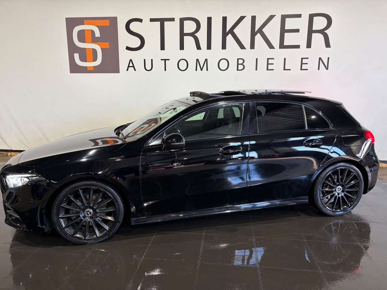 Mercedes-Benz A-klasse - 200 AMG | Automaat | Panorama | Burmester | Camera - AutoWereld.nl
