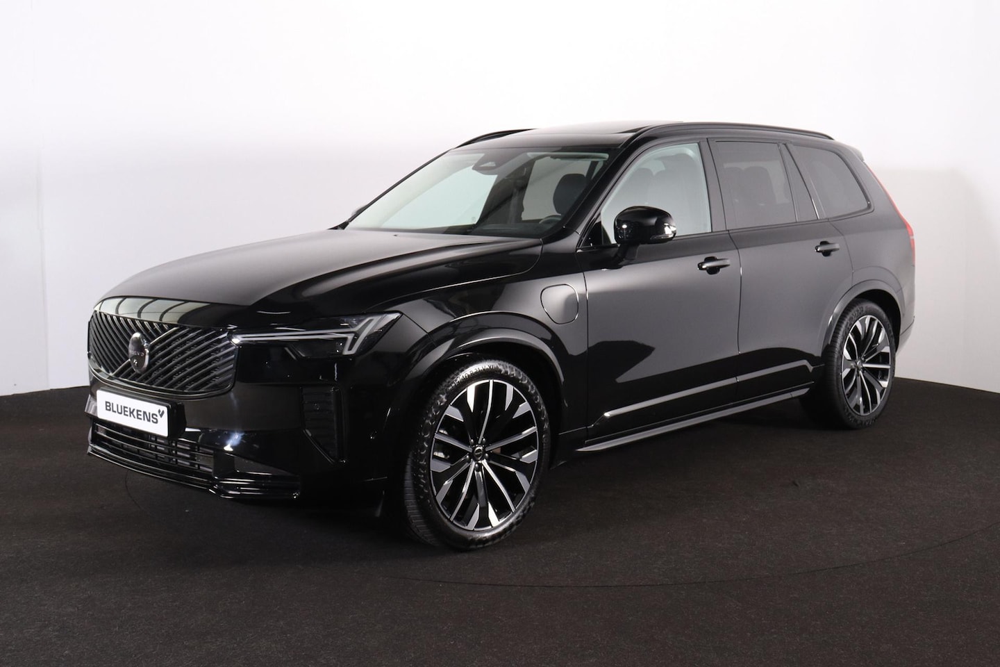 Volvo XC90 - T8 Recharge AWD Ultra Dark - Luchtvering - Panorama/schuifdak - IntelliSafe Assist & Surro - AutoWereld.nl
