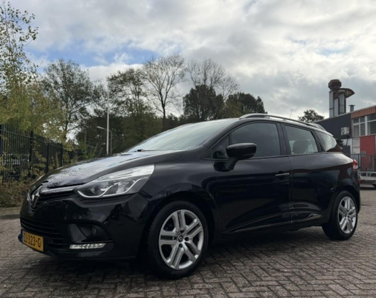 Renault Clio Estate - 0.9 TCe Intens/Navi/Cruise/Airco/Bluetooth/Stoelverwarming - AutoWereld.nl