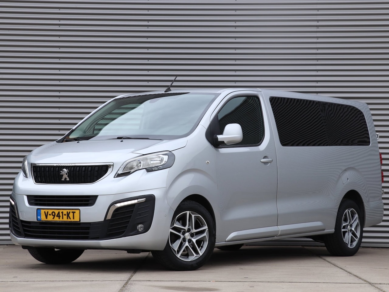 Peugeot Expert - 231L 2.0 BlueHDI 180 DC Premium Pack Automaat 6 PERS. *Marge* - AutoWereld.nl