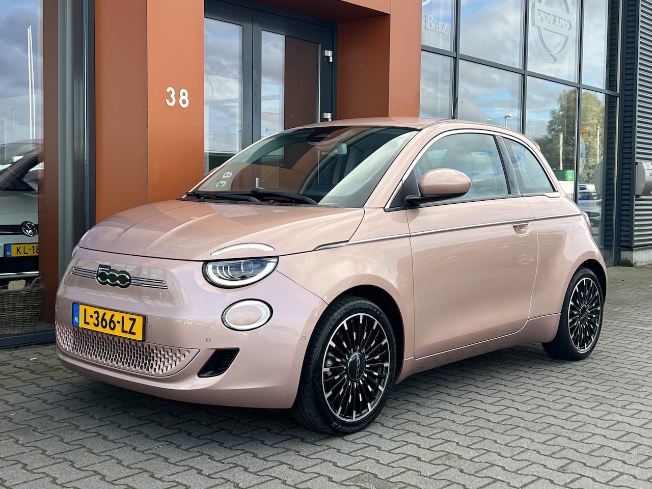 Fiat 500 - 3+1 La Prima 42 kWh|Leer|Carplay|LED|PDC+Camera|NAP - AutoWereld.nl