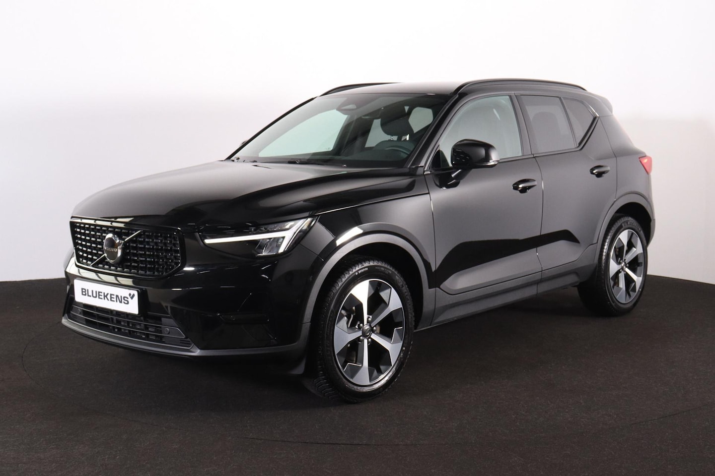Volvo XC40 - B4 Plus Dark - IntelliSafe Assist & Surround - Harman/Kardon audio - Parkeercamera achter - AutoWereld.nl