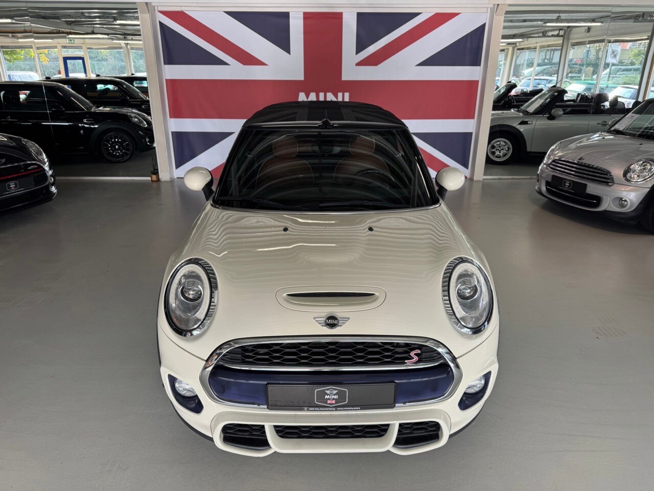 MINI Cabrio - 2.0 Cooper S Chili Serious Business - AutoWereld.nl