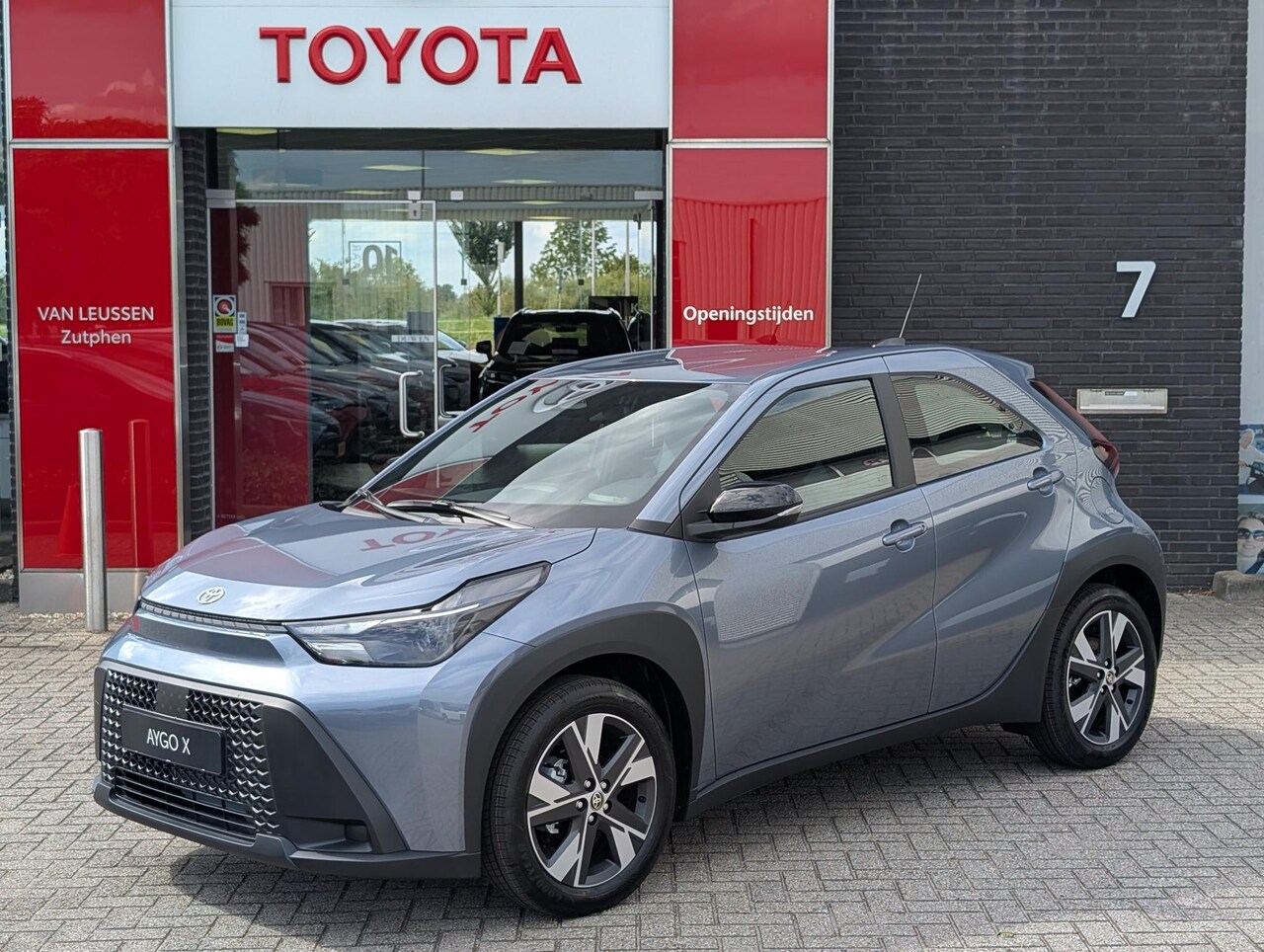 Toyota Aygo X - Hybrid 115 Play GO PACK LICHTMETAAL APPLE & ANDROID CRUISE CONTROL METALLIC LAK - AutoWereld.nl