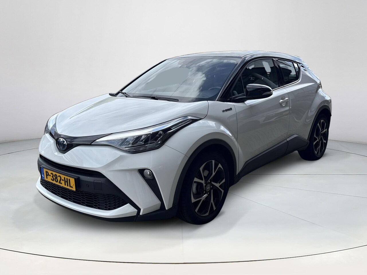 Toyota C-HR - 1.8 Hybrid Dynamic | Trekhaak | Navigatie | Rijklaarprijs! - AutoWereld.nl