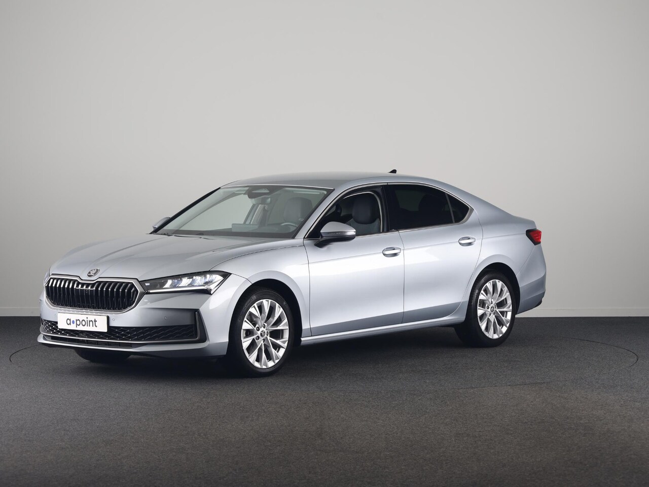 Skoda Superb - 1.5 TSI MHEV First Edition 150pk | Navigatie | Trekhaak | Parkeercamera | 18 inch lichtmet - AutoWereld.nl