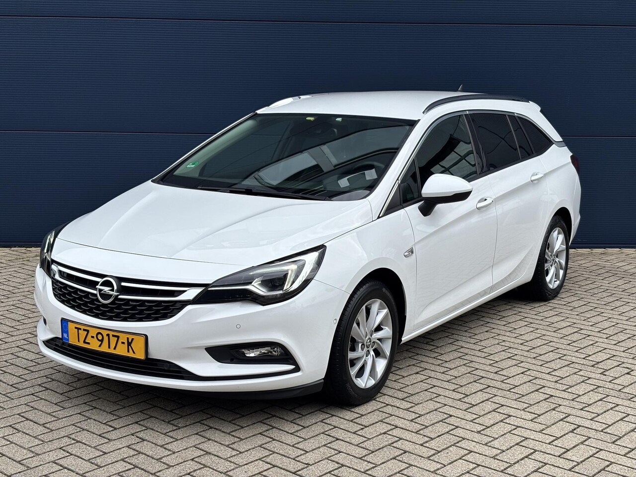 Opel Astra Sports Tourer - 1.6 Turbo Innovation 200pk | Navigatie | Trekhaak | Parkeersensoren | - AutoWereld.nl