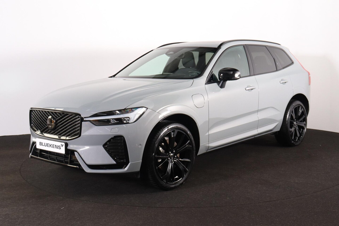 Volvo XC60 - T6 Recharge AWD Plus Black Edition - Panorama/schuifdak - IntelliSafe Assist & Surround - - AutoWereld.nl