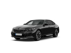BMW i5 - Sedan M60 xDrive M Sport Pro Edition 84 kWh | M Sportpakket Pro | Innovation Pack | Travel