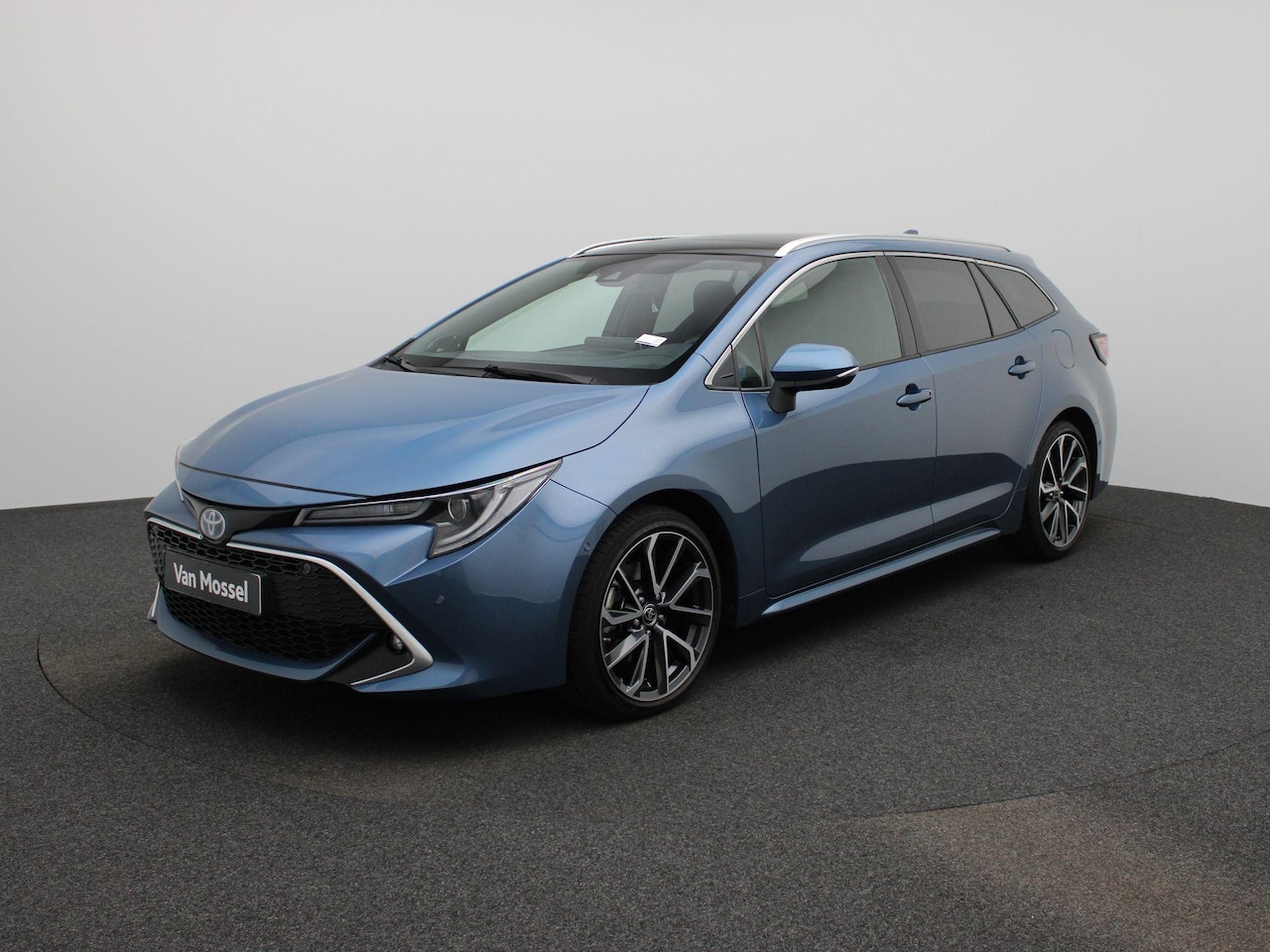 Toyota Corolla Touring Sports - 2.0 Hybrid Executive JBL | PANORAMADAK | STOELVERWARMING | ELEKTRISCHE ACHTERKLEP | ACHTER - AutoWereld.nl
