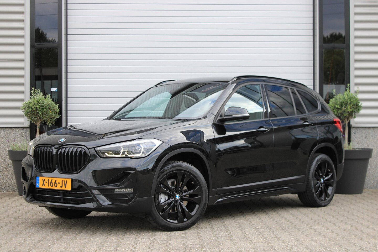 BMW X1 - sDrive18i Camera | Stoelverwarming | Navi | Leder | Stoelverwarming | Sportline | Zwarte V - AutoWereld.nl