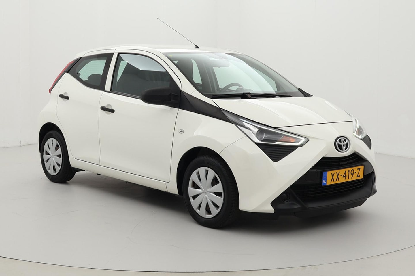 Toyota Aygo - 1.0 VVT-i x-fun | Airco | Bluetooth | Elektrische ramen voor | Multifunctioneel stuurwiel - AutoWereld.nl