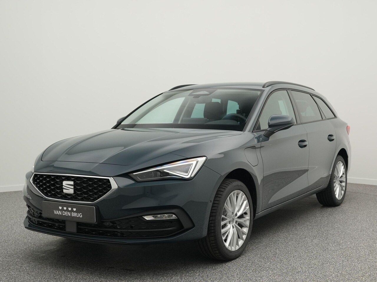 SEAT Leon Sportstourer - 1.5 TSI e-Hybrid Business Style 204pk | Lage fiscale waarde | Matrix LED | Achteruitrijcam - AutoWereld.nl