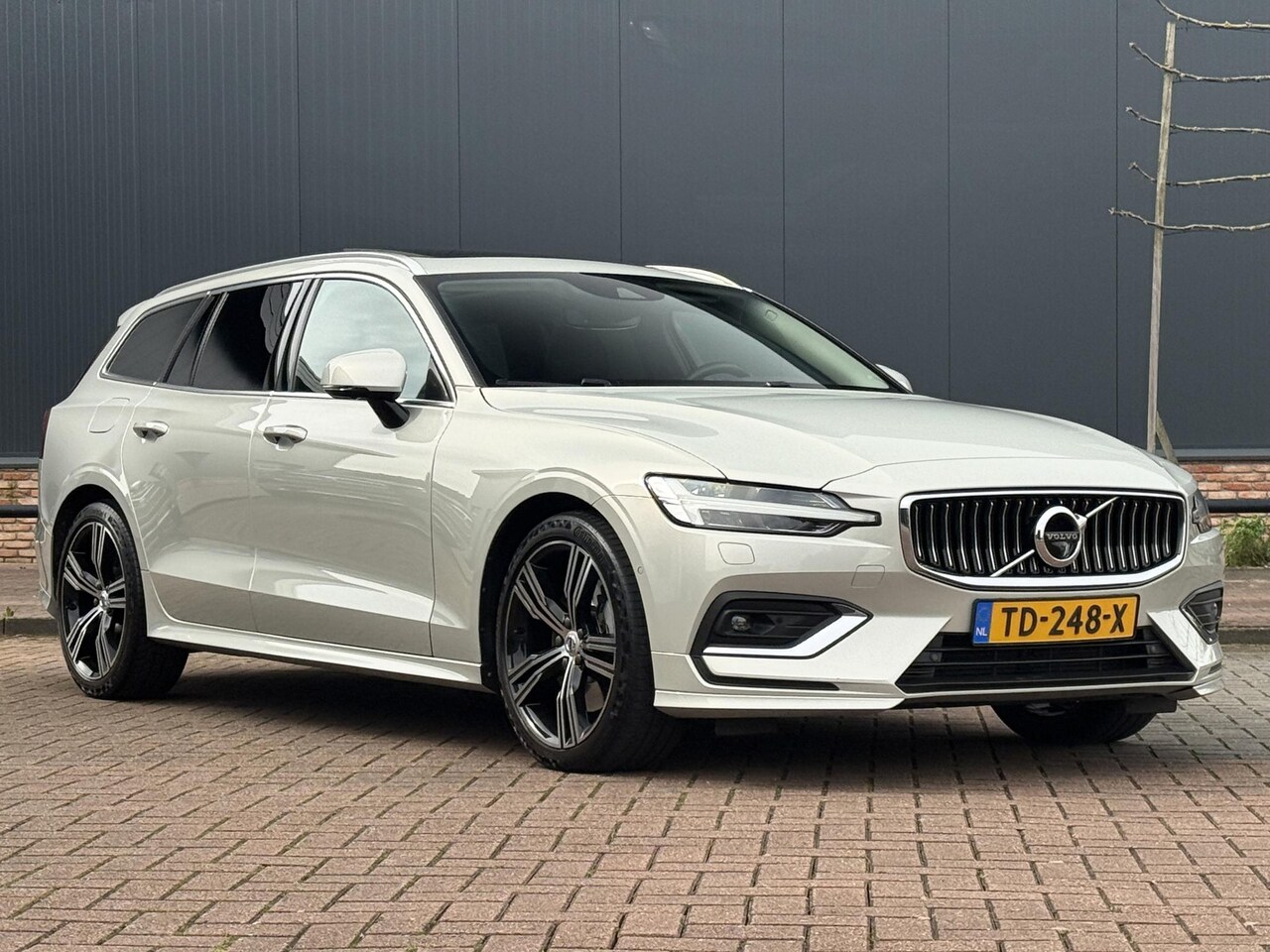 Volvo V60 - 2.0 T6 AWD Inscription / NL-auto / 80dkm - AutoWereld.nl