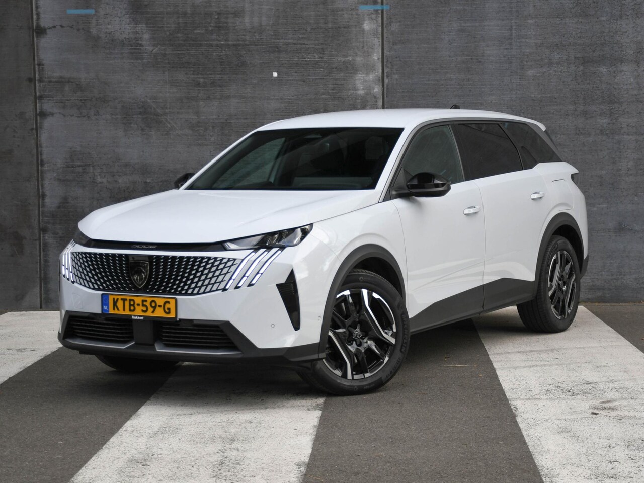 Peugeot 5008 - Allure 1.6 Plug-in Hybrid 195pk Automaat 7-Persoon 360 CAMERA | DAB | STOELVERWARMING | DO - AutoWereld.nl