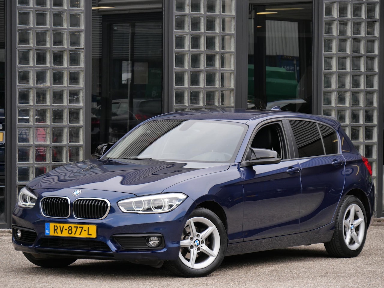 BMW 1-serie - 118i HIGH EXECUTIVE/ LEER/ PDC V+A - AutoWereld.nl
