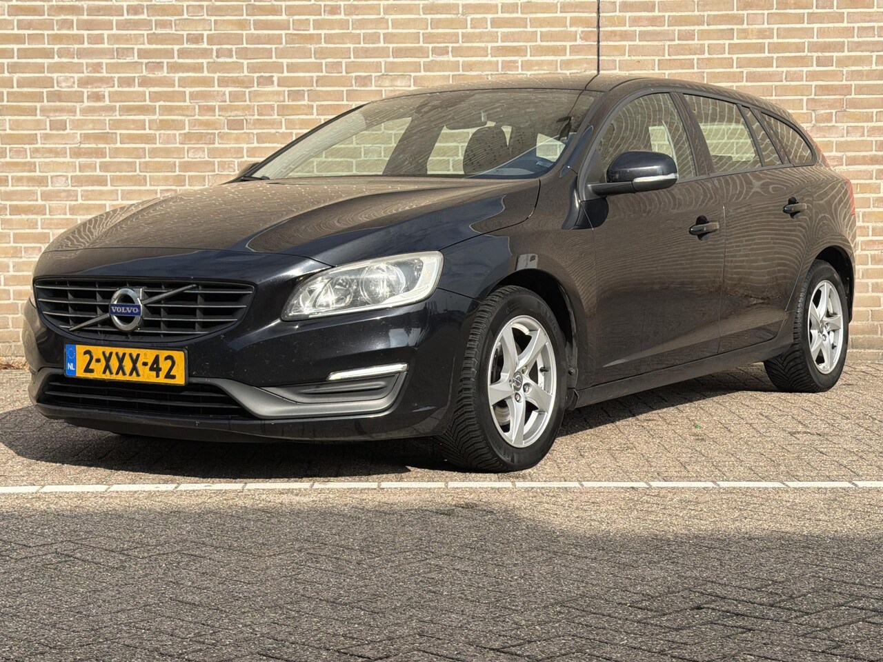 Volvo V60 - 2.0 D4 Kinetic | Climate | Cruise | Navi | PDC | - AutoWereld.nl