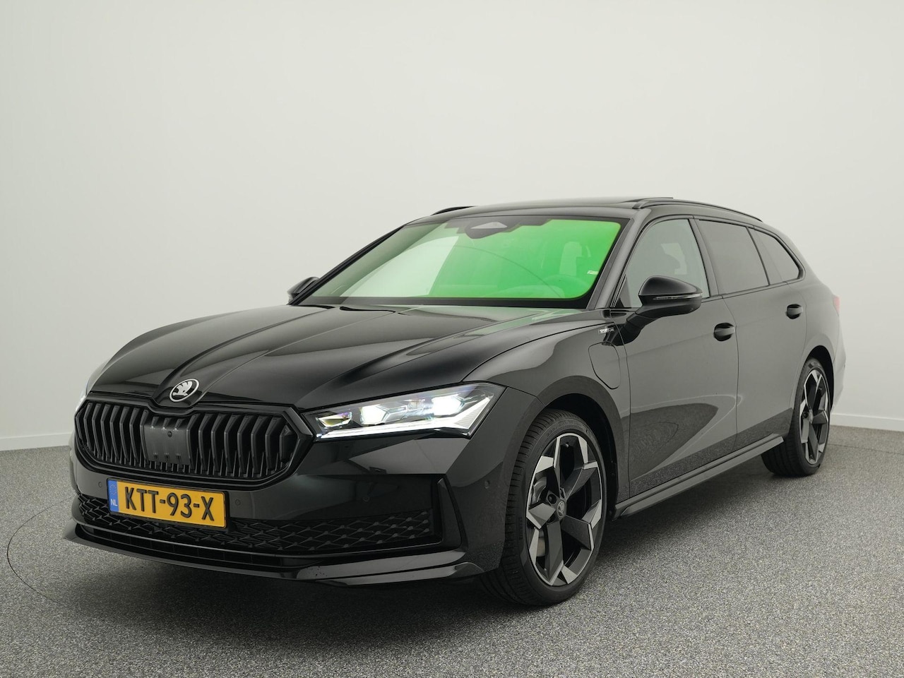 Skoda Superb Combi - 1.5 TSI 204pk PHEV Sportline Business | Panoramadak | Trekhaak | Head-up display | Dynamic - AutoWereld.nl