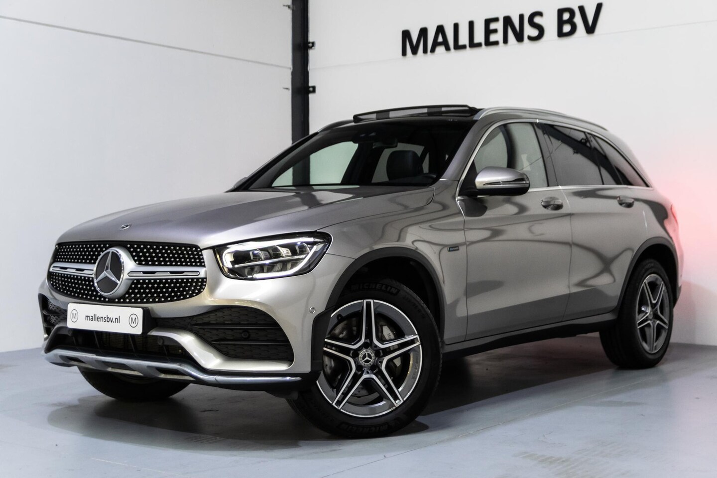 Mercedes-Benz GLC-klasse - 300e 4MATIC Business Solution AMG PANO/LEDER/MASSAGE/BURMESTER/VENTILATIE/ETREKHAAK - AutoWereld.nl