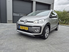Volkswagen Up! - 1.0 TSI BMT cross up Airco Camera PDC 90pk 2018