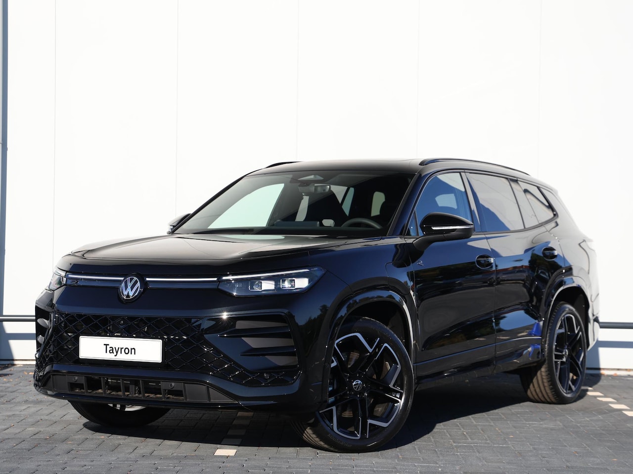 Volkswagen Tayron - R-Line Edition 1.5 eHybrid 150 kW / 204 PK SUV 6 v | Trekhaak | Panoramadak | Black Style - AutoWereld.nl
