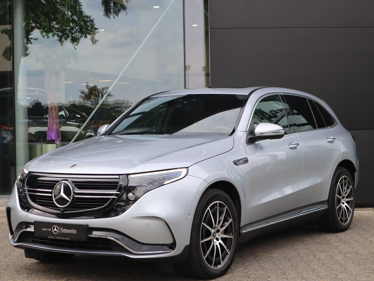 Mercedes-Benz EQC - 400 4MATIC Business Solution AMG 80 kWh l 360 camera l Panoramadak l Keyless entry - AutoWereld.nl