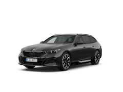BMW 5-serie Touring - 530e M Sport Pro Edition | M Sportpakket Pro | Innovation Pack | Travel Pack | Comfort Pac