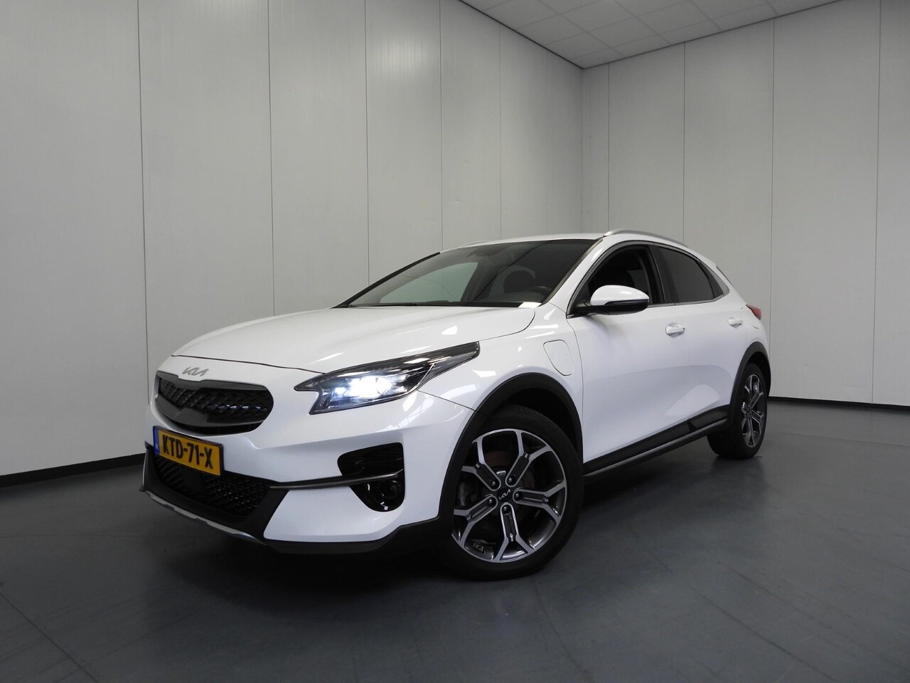 Kia XCeed - 1.6 GDi PHEV Plug-In DynamicLine NAVI/CAMERA/LED/18"LMV! - AutoWereld.nl