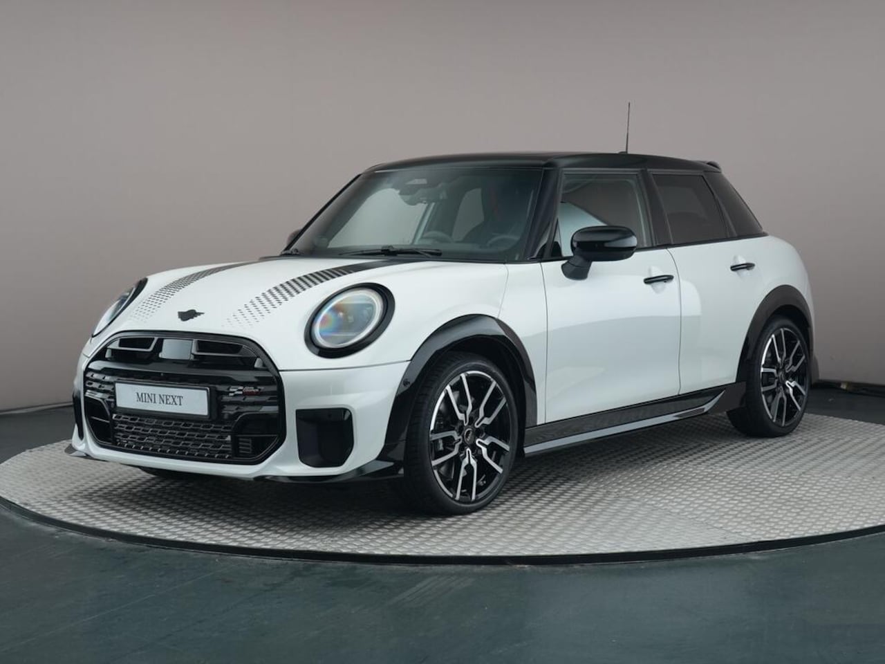 MINI 5-Deurs - 1.5 Cooper C John Cooper Works XL - AutoWereld.nl