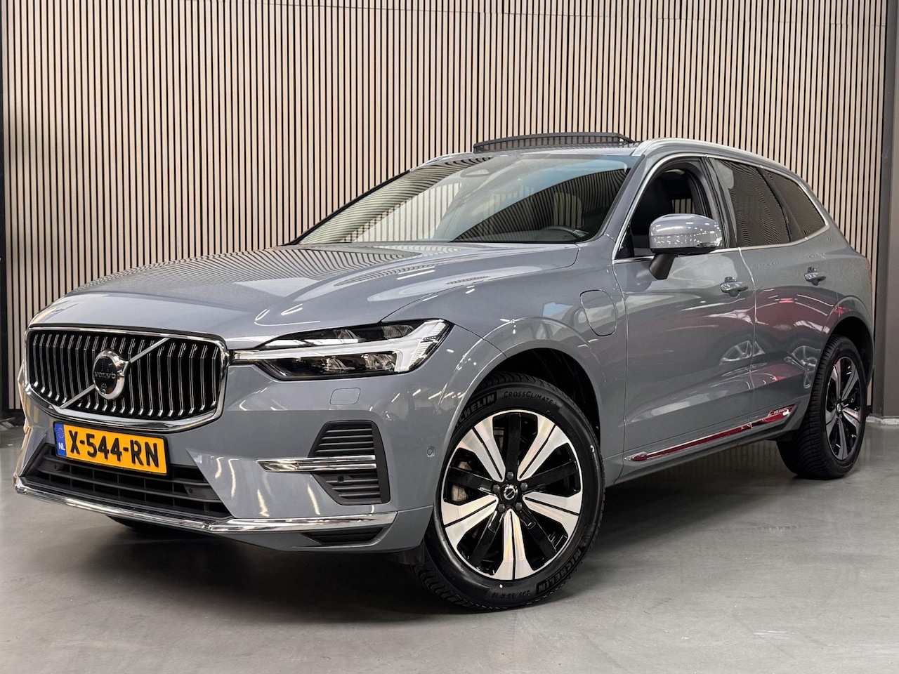 Volvo XC60 - T8 AWD PHEV Plus Bright Panoramadak Trekhaak 360 Camera Harman Kardon NL-Auto - AutoWereld.nl