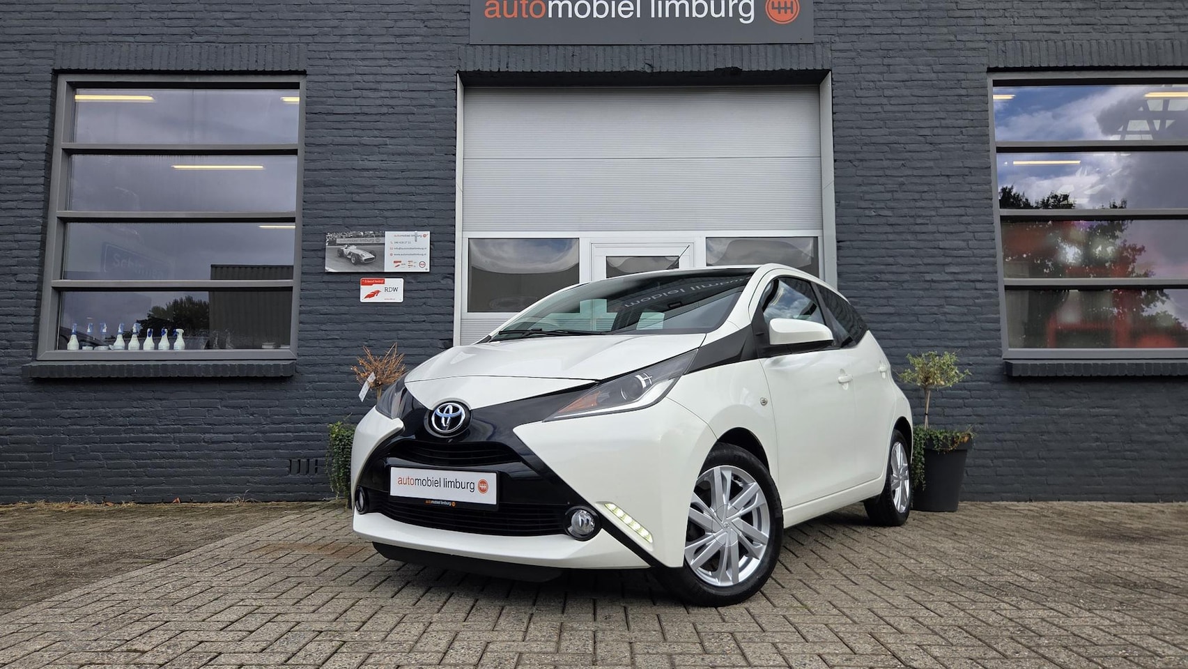 Toyota Aygo - 1.0 VVT-i x-play | AIRCO | Android/CarPlay | LED | CAMERA | DEALER ONDERHOUDEN - AutoWereld.nl