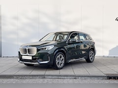 BMW iX1 - eDrive20 X-Line / Elektrisch verstelbare + verwarmde voorstoelen / Trekhaak Zwenkbaar / Pa