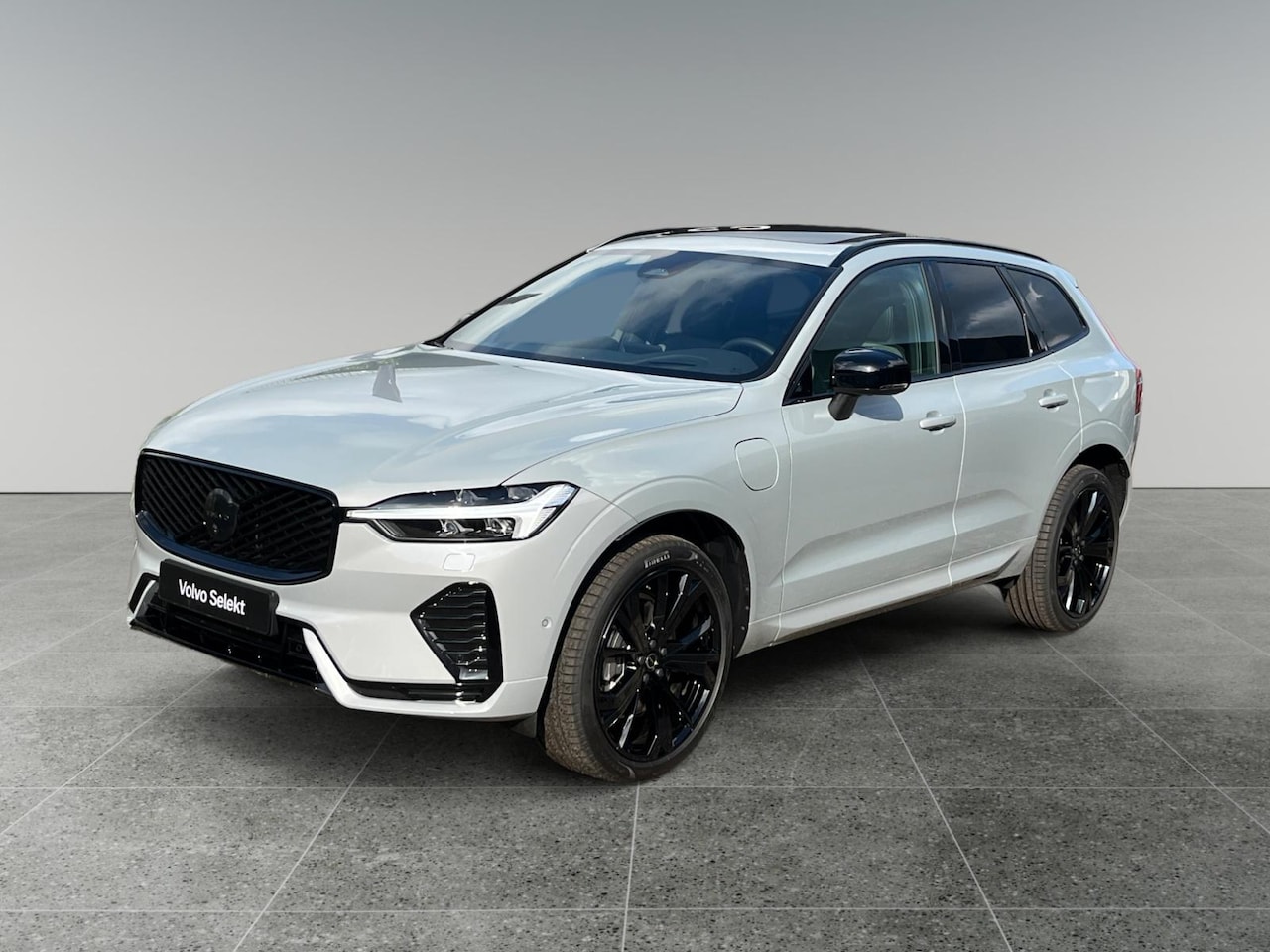 Volvo XC60 - 2.0 T6 Plug-in hybrid AWD Ultra Black Edition | SOH 100% | Trekhaak | Panoramadak | 360° c - AutoWereld.nl