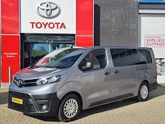Toyota ProAce Electric Shuttle - LONG EXTRA RANGE DYNAMIC 75KWH 8-PERSOONS ROLSTOELAUTO VERLAAGD-INBOUW-OPRIJPLAAT 2x SCHUI