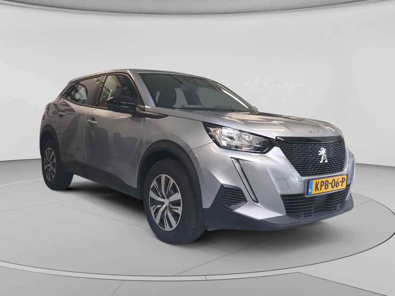 Peugeot 2008 - 1.2 PureTech Active Pack Navi | Climate Control | Parkeersensoren | Cruise Control - AutoWereld.nl