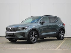 Volvo XC40 - B4 Plus Dark | Trekhaak | Panoramadak | Verwarmbare voorstoelen, stuurwiel en voorruit | P