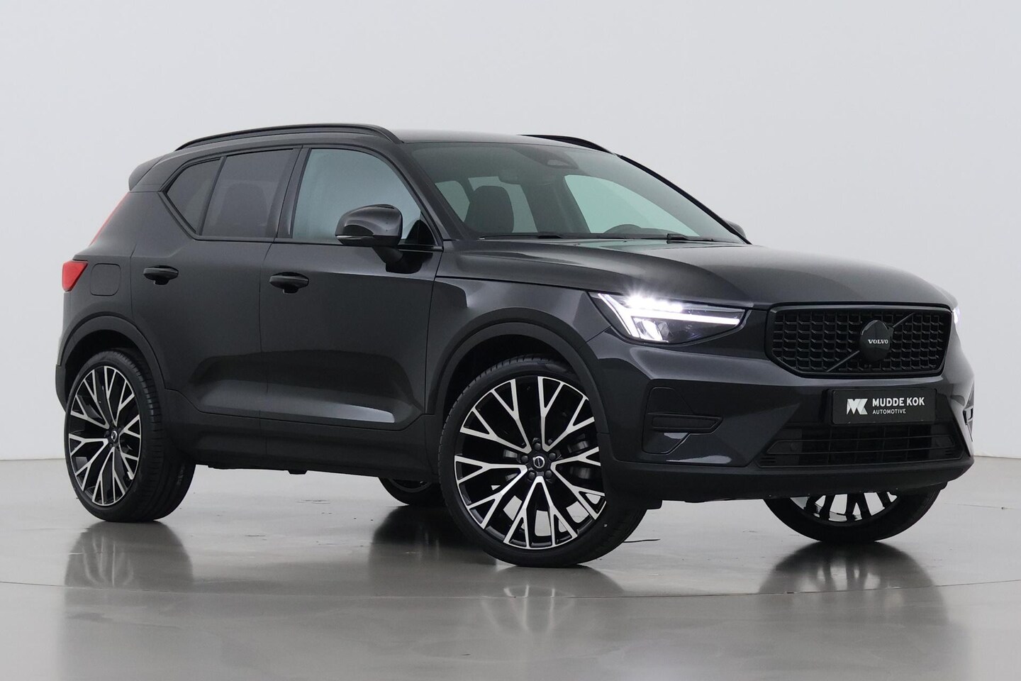 Volvo XC40 - B3 Plus Black Edition | 22 Inch | Harman/Kardon | Pilot Assist | Camera | BLIS | Memory | - AutoWereld.nl