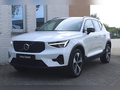 Volvo XC40 - B4 Aut. Plus Dark | Trekhaak | Verwarmbare voorstoelen, stuurwiel en voorruit | Premium au
