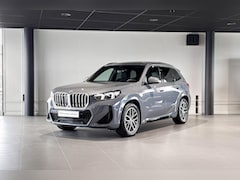 BMW X1 - xDrive25e M Sport | Glazen Panoramadak | Comfort Access | Stoelverwarming | Trekhaak |