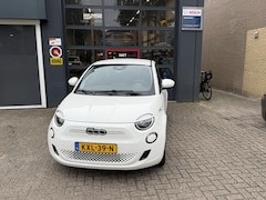 Fiat 500e - Icon 42 kWh Comfort pakket SOH 99, 5% / Airco clima/ Apple carplay/ Cruise/ PDC/ Camera/ L