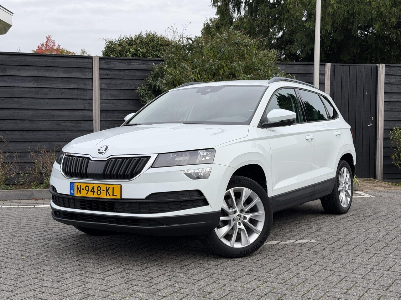 Skoda Karoq - Style 1.0 TSI 115PK Navigatie, Parkeersensoren, Keyless, Stoelverwarming, Apple Carplay, A - AutoWereld.nl