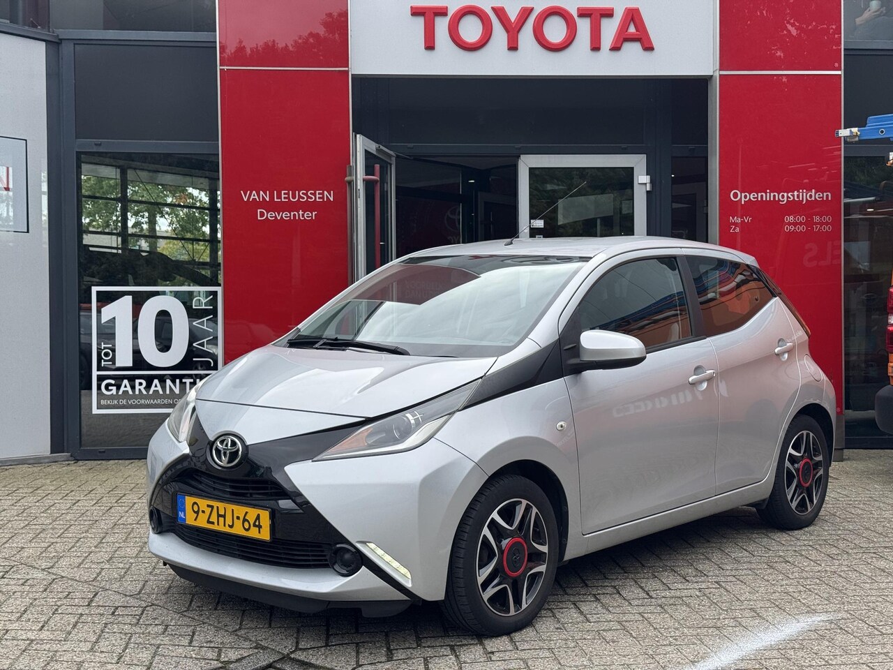 Toyota Aygo - 1.0 VVT-i x-play PARKEERCAMERA AIRCO LAGE KM-STAND - AutoWereld.nl